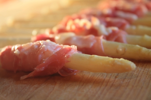 Post image for White Asparagus Wrapped with Prosciutto and Parmesan
