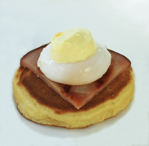 Post image for Quail Eggs Benedict Blini