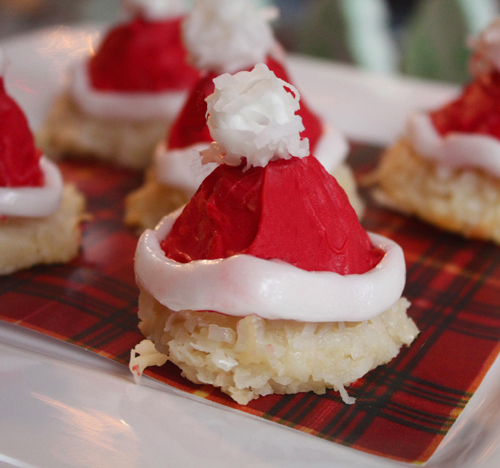 Post image for Santa Hat Macaroons Christmas Cookies